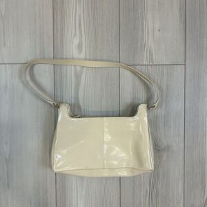 Retro Vintage Liz Claiborne Ivory Purse Polyvinyl Modern Squared Off Lines Shape